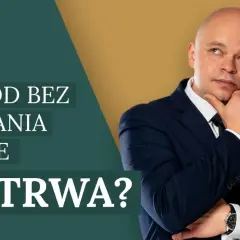 Mężczyzna w garniturze zastanawia się, ile trwa rozwód bez orzekania o winie. Na ekranie widnieje zegar i napis "ROZWÓD BEZ ORZEKANIA O WINIE. ILE TRWA?".