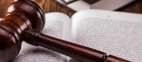 Kto pisze pozew rozwodowy i jak uniknąć błędów w procesie?