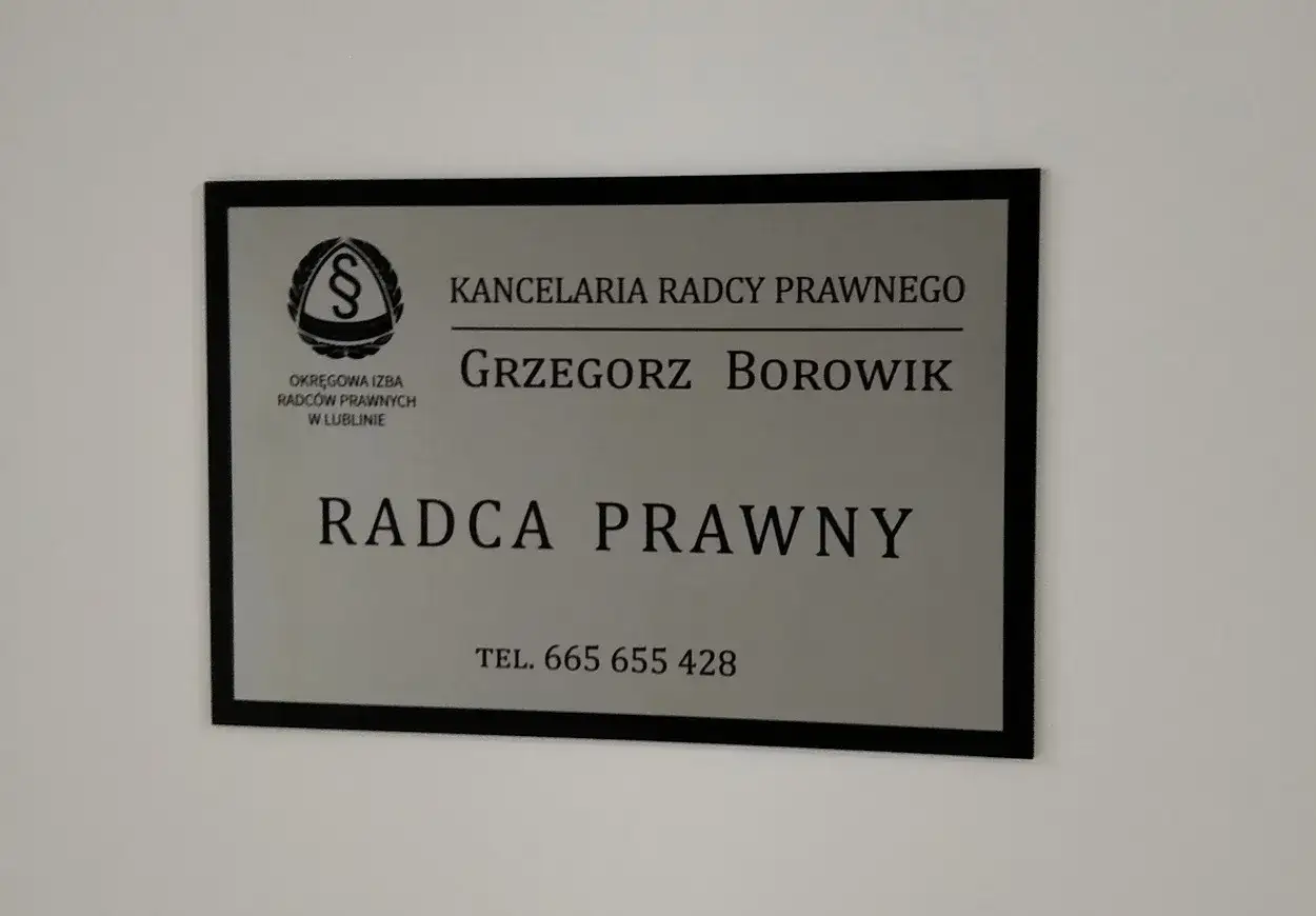 Tablica z napisem